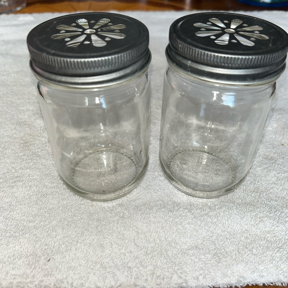 Set Of (2) AGC 12-5 27 With Daisy Flower Cut Lids